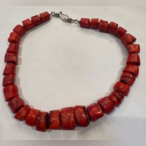 Stunning Vintage Natural RED CORAL Graduated Barrel Bead Chunky Necklace
